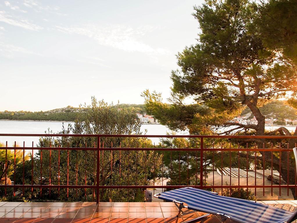 Apartment Marija Tisno Rom bilde